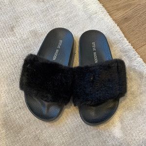 Steve Madden Faux Fur Girls Slippers
